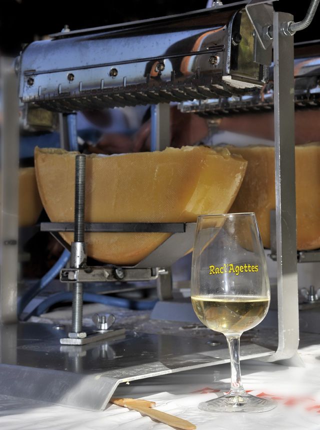 Une raclette et un verre de blanc: l'esprit de Racl'Agettes